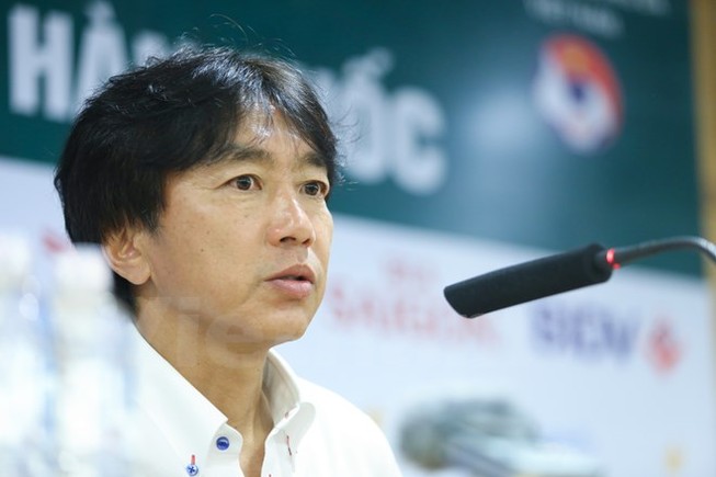 HLV Miura: Nếu bảo U23 Việt Nam đá bạo lực, cứ xem V-League đi