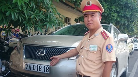 CSGT Hà Nội 'lật tẩy' nhà báo rởm đi xe Lexus biển giả
