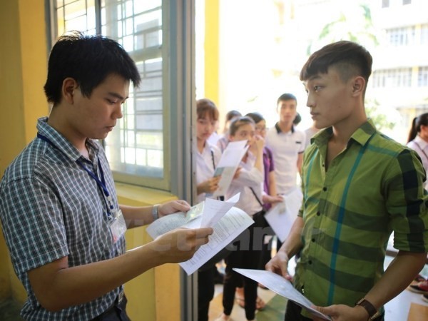 Thí sinh quên thi được thi lại, Bộ Giáo dục đã vi phạm quy chế?