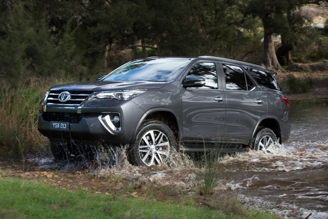 “Soi” chi tiết Toyota Fortuner 2016