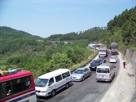 Kinh nghiệm sống còn khi lái xe tự động lên đèo, xuống dốc - Bài 2