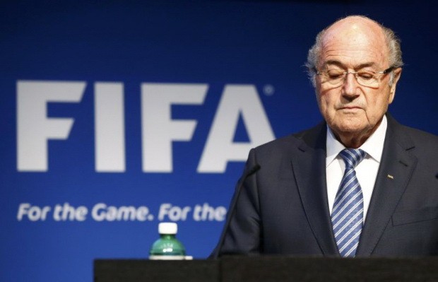 Tiết lộ động trời của Chủ tịch FIFA: “Platini khuyên tôi rút lui, còn không sẽ đi tù”