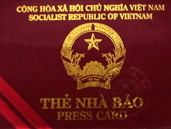 Thu hồi thẻ nhà báo với 1 phóng viên, phạt 2 báo do phạm luật