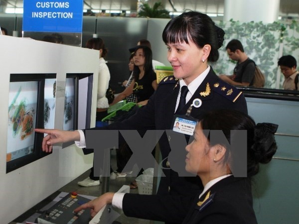 Phát hiện khách mang hành lý xách tay chứa chất bột nghi thuốc nổ