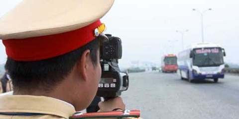 Các mức phạt khi ô tô, xe máy chạy quá tốc độ