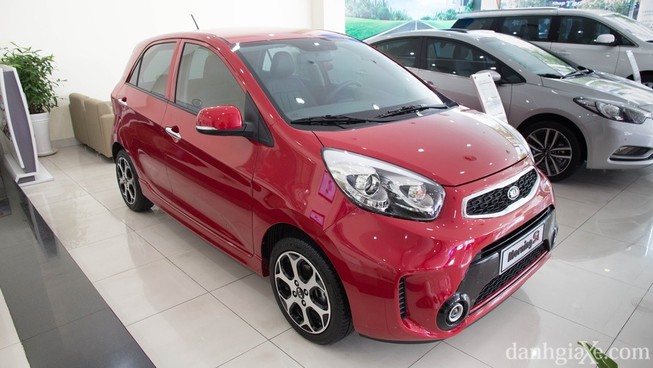 Chọn mua hatchback và sedan nào với 500 triệu đồng?