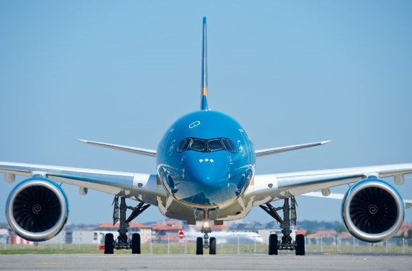 Siêu máy bay A350 gặp sự cố phải quay lại sân bay Nội Bài
