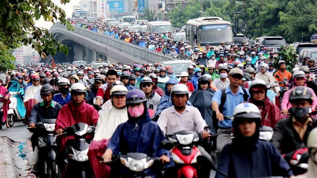 Kinh nghiệm lái ô tô trên đường phố đông người
