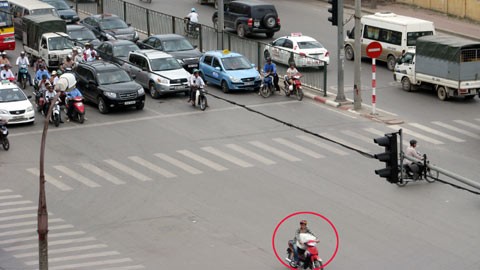Vượt đèn đỏ, không có giấy tờ xe..., xử phạt như thế nào?