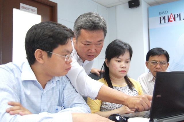 Giao lưu trực tuyến: Dùng điện thông minh để đừng 'cháy túi'