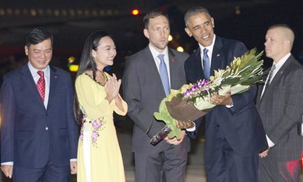 Tiết lộ về cô gái Việt tặng hoa Tổng thống Obama