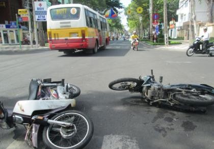 Trách nhiệm khi lái xe không có bằng lái và gây tai nạn?