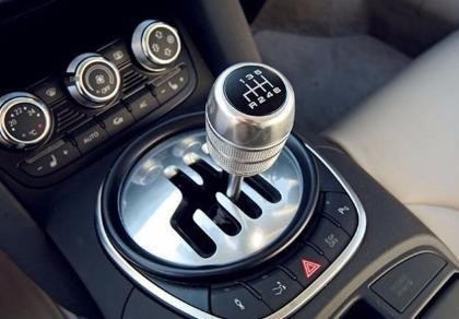 5 điều bạn không bao giờ được làm khi lái xe số sàn