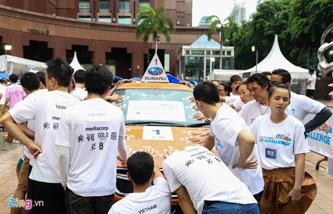 400 người đội mưa giành chiếc Subaru 1,3 tỉ đồng