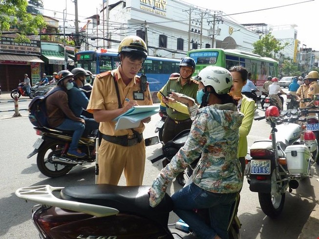 Quá hạn nộp phạt vi phạm giao thông có bị phạt thêm?