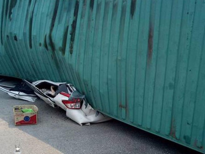 Đừng bao giờ làm lái xe container giật mình