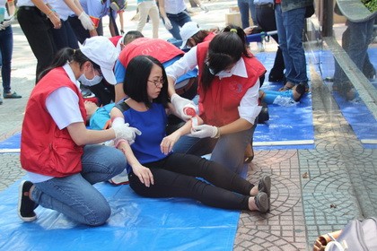 Diễn tập chữa cháy, cứu hộ trong tòa nhà 21 tầng