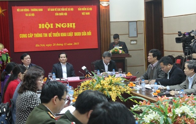 BHXH Việt Nam giải đáp trực tuyến về Luật BHXH mới
