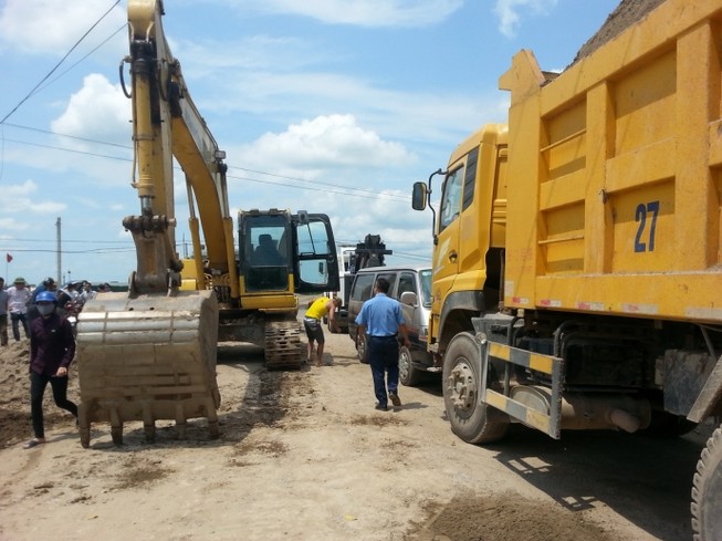 Doanh nghiệp quyết 'giam' xe công vụ, hơn 3 ngày vẫn chưa thả