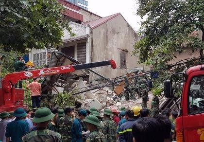 Sập nhà 4 tầng ở Hà Nội: 2 người tử vong