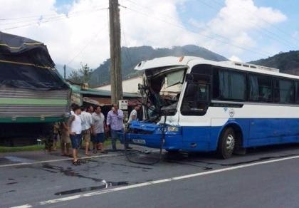 Trao giải thưởng Vô Lăng Vàng cho tài xế 'dìu' xe khách mất thắng