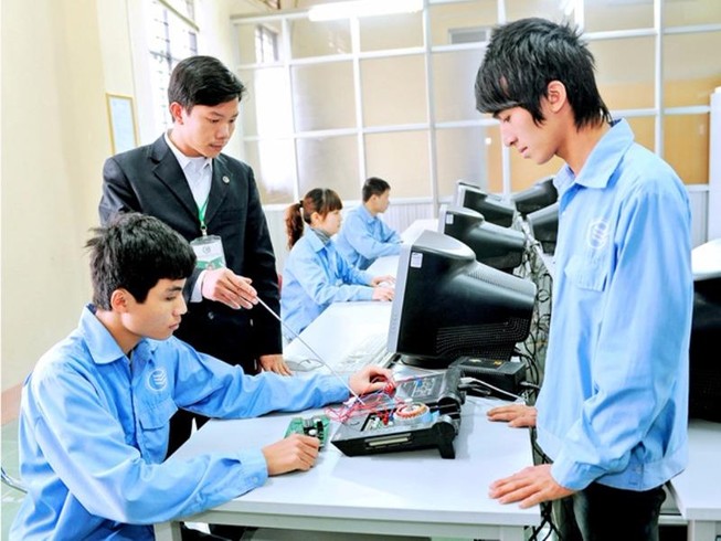 Trên 1.000 học sinh, sinh viên trường nghề xin hỗ trợ