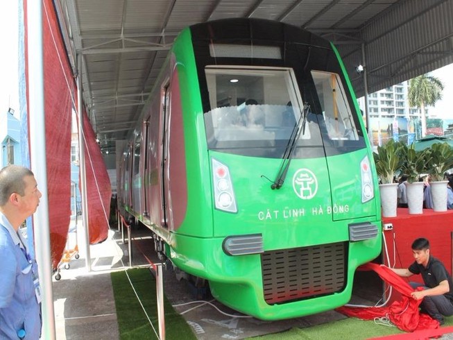 Tàu điện Trung Quốc tuyến Cát Linh - Hà Đông về tới VN