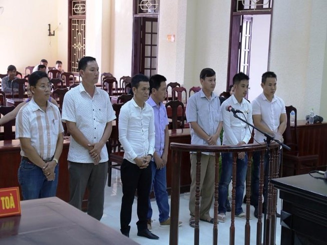 Nguyên bí thư Đảng ủy phường đánh bạc lãnh án