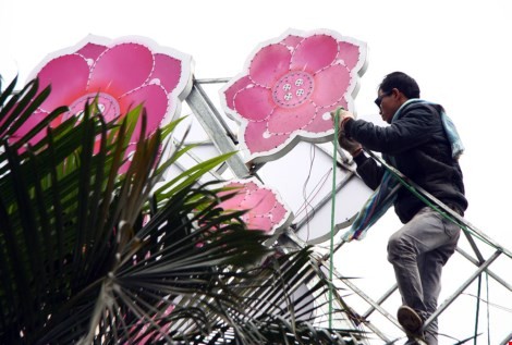 Giám đốc Sở VH-TT Hà Nội bác tin dỡ bỏ trang trí trên đường Nguyễn Chí Thanh