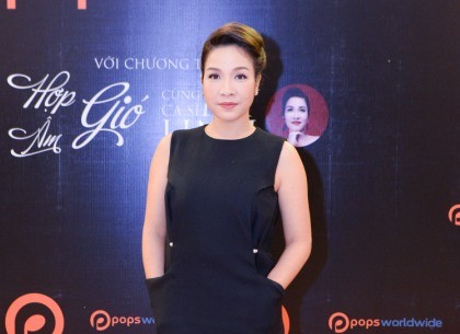 Mỹ Linh ra biển thu Hợp âm gió