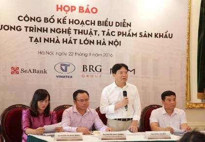 Bộ trưởng mở đường cho sân khấu vào “thánh đường nghệ thuật“