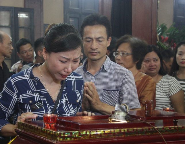 Nước mắt ngày mưa đưa tiễn lão Quềnh - Hán Văn Tình