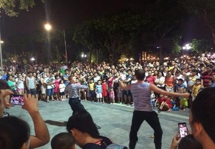 Đoàn nghệ sĩ Nga sẽ biểu diễn suốt tháng 9 trên phố đi bộ ở Hà Nội