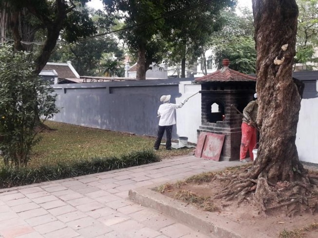 Văn miếu bị làm mới: Chỉ quét vôi chứ không quét sơn