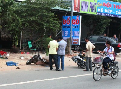 Bị phá tài sản, vợ đâm chết chồng cũ