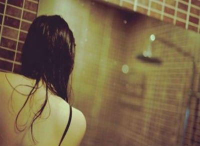 Dùng clip 'nóng' tống tiền bạn gái