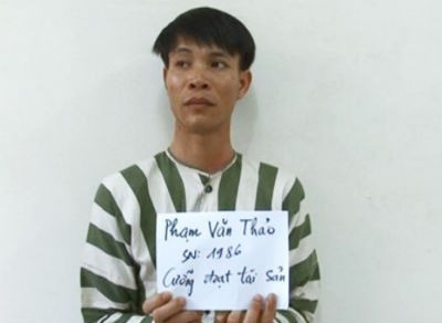 Giả danh CSGT để phạt người đi đường lấy tiền về quê