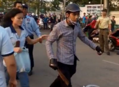 Nữ công nhân bị chém trước cổng công ty