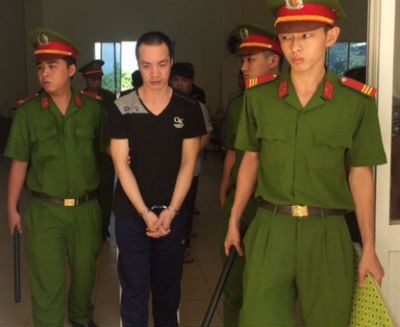 Lợi dụng công ty bị đốt phá, trộm két sắt tiền tỉ