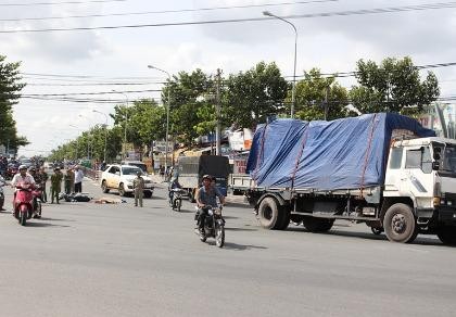 Va chạm giao thông, cụ ông bị xe tải cán chết