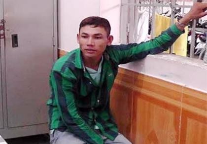 Hăm dọa dùng ảnh ‘nóng’ tống tiền cô giáo