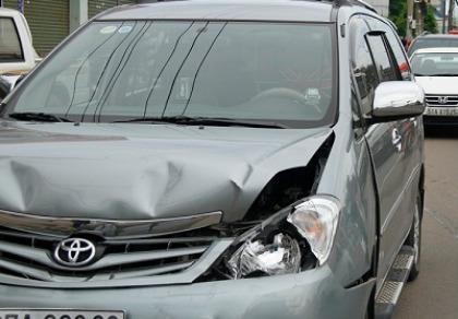 Tai nạn liên hoàn giữa xe cứu thương cùng 4 ô tô khác