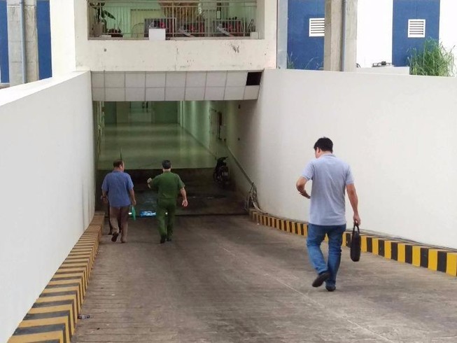 Công nhân chém chết quản đốc ngay cổng công ty