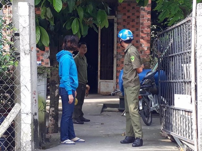 Phát hiện người đàn ông chết trong tư thế treo cổ