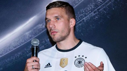 Lukas Podolski rụt rè quyết định tương lai