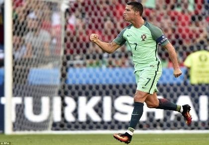Ronaldo lập hàng loạt kỷ lục sau trận hòa 3-3 với Hungary