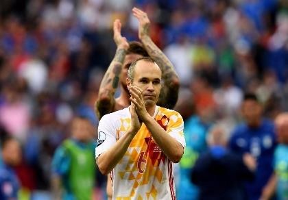 Nối gót Messi, Iniesta sẽ chia tay đội tuyển quốc gia?
