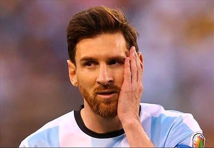 Maradona và người hâm mộ van xin Messi đừng giã từ đội tuyển