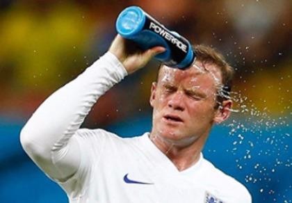 Wayne Rooney đưa vợ đi chơi bằng máy bay vé rẻ