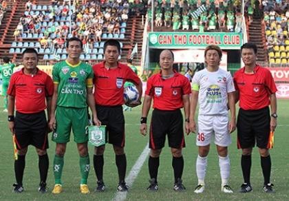 Đội hình chắp vá, HAGL thua ngược chủ nhà